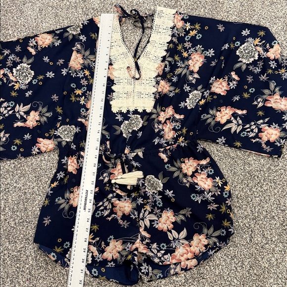 Umgee Lace Floral Shorts Romper Kimono Sleeve Boho Cottagecore Charming Feminine - Picture 11 of 14